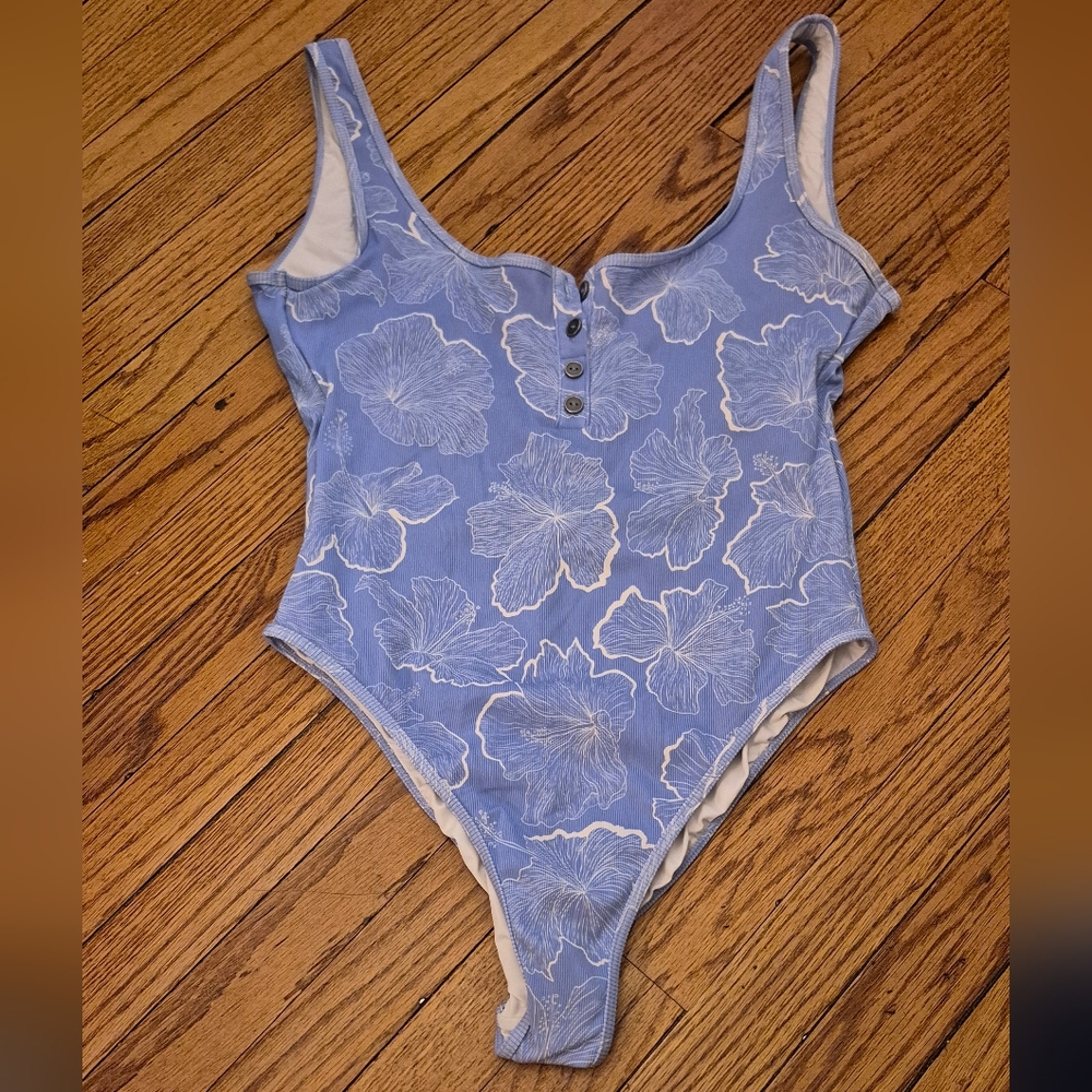 L Space One Piece Swimsuit Light Blue with White Hibscus Flowers Size 12 Lined